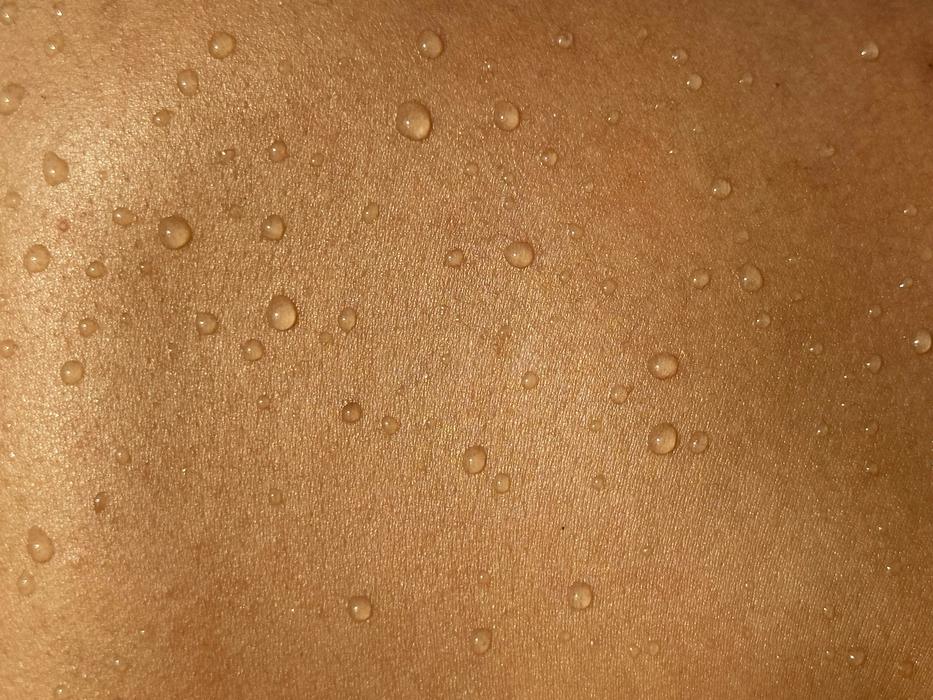 Sérum réparateur pour peau abîmée bio : votre allié beauté 2025